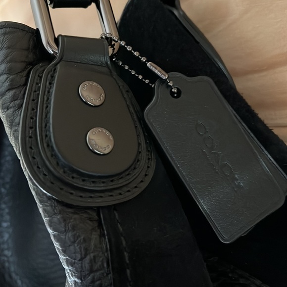 DESIGNER: Coach mixed leather Edie bag - Picture 6 of 17